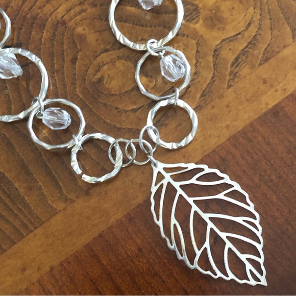 Silver graduated hammered ring leaf pendant chain necklace - Picture 9 of 9